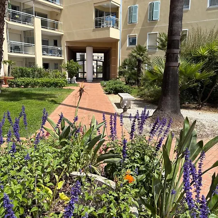 La Des Pins * Juan-les-Pins