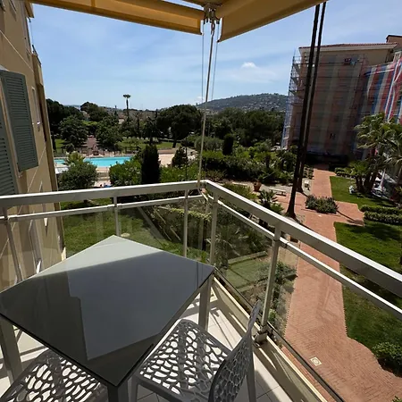 La Des Pins Apartment