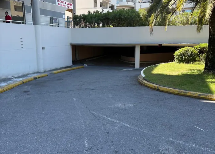 La Des Pins * Juan-les-Pins